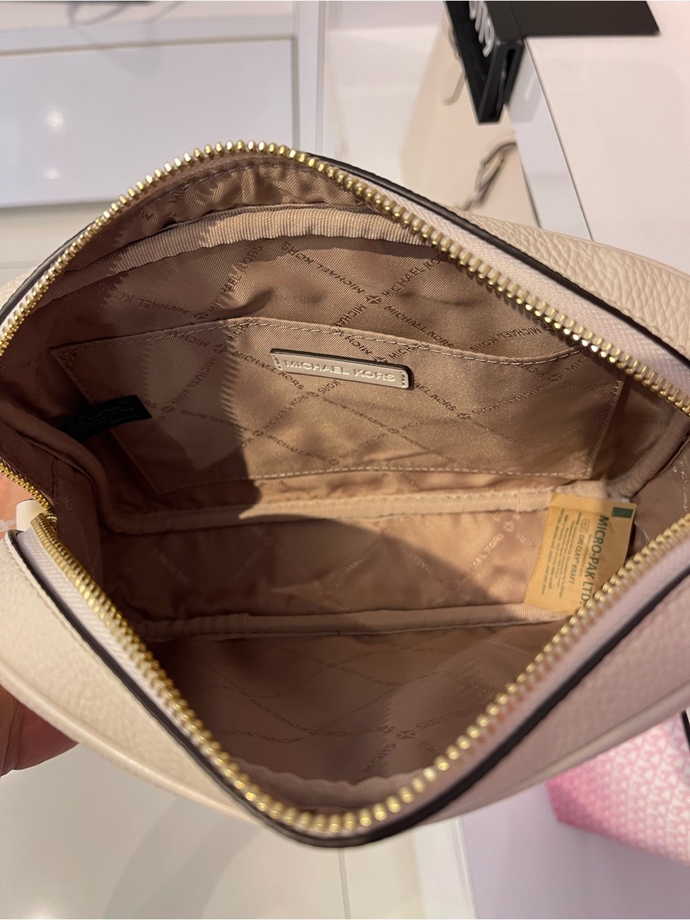 Michael Kors Jet Set Travel Large Logo Debossed EW Camera Crossbody Bag
Lt Cream - Picture 12 of 16